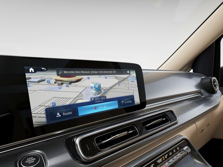 Sparen Sie Zeit durch eine schnelle Festplatten-Navigation mit flexiblen Eingaben über Touchbedienung oder Spracheingabe.