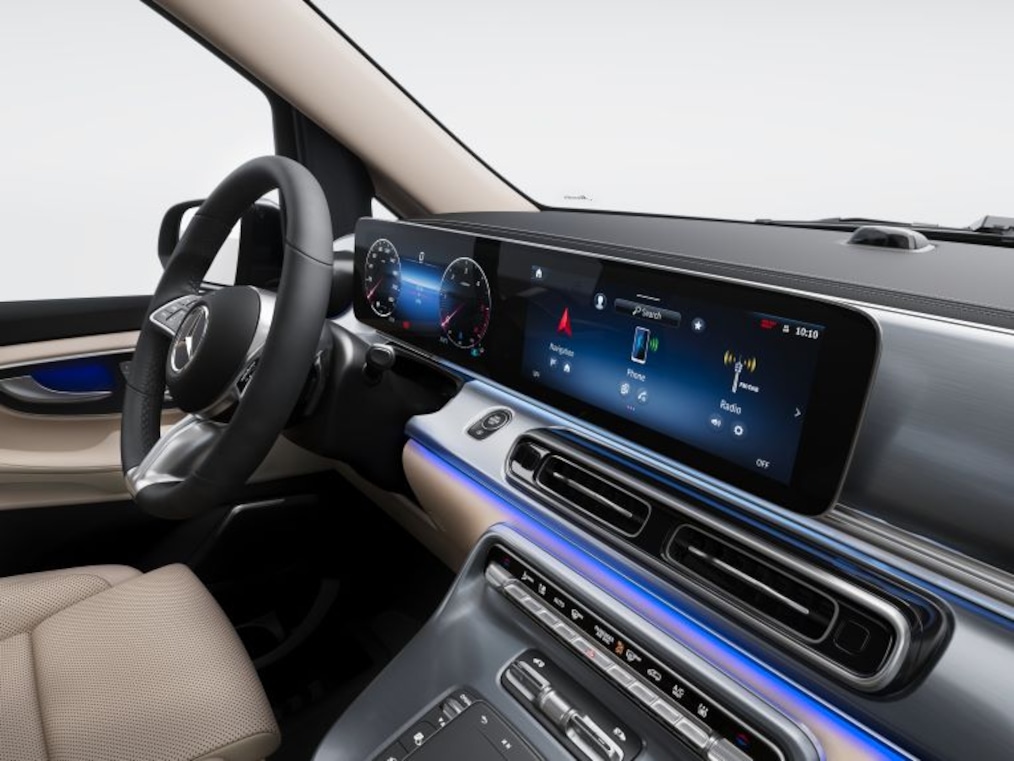 Beim Widescreen Cockpit verschmelzen Instrumentenanzeige und Mediendisplay zu einer visuellen Einheit unter einer durchgehenden Glasfläche.