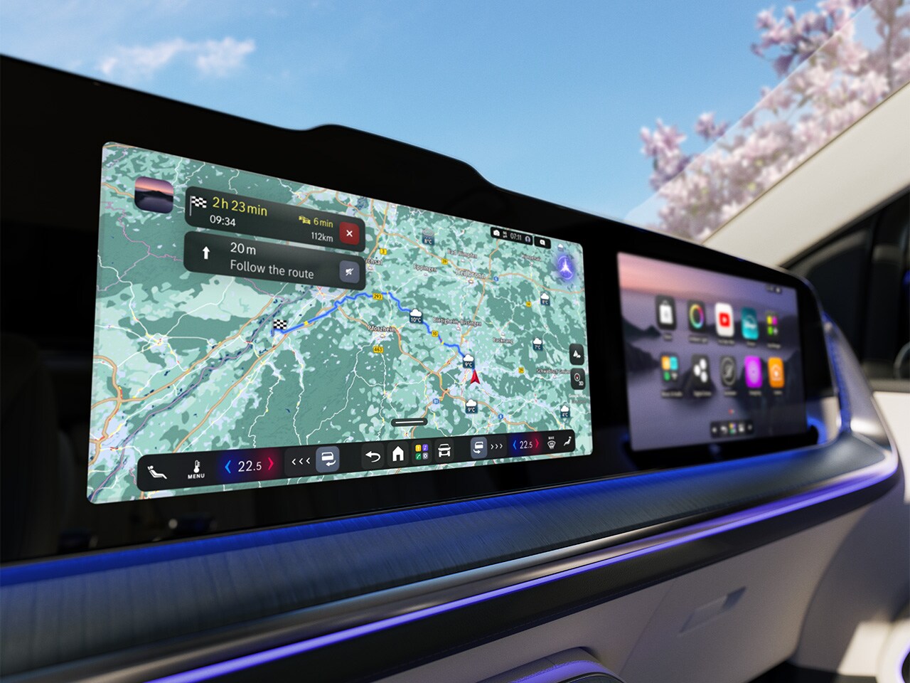 Gezeigt wird das MBUX mit verschiedenen Digitalen Extras wie dem MBUX Virtual Assistant, MBUX Navigation und GUARD 360°.