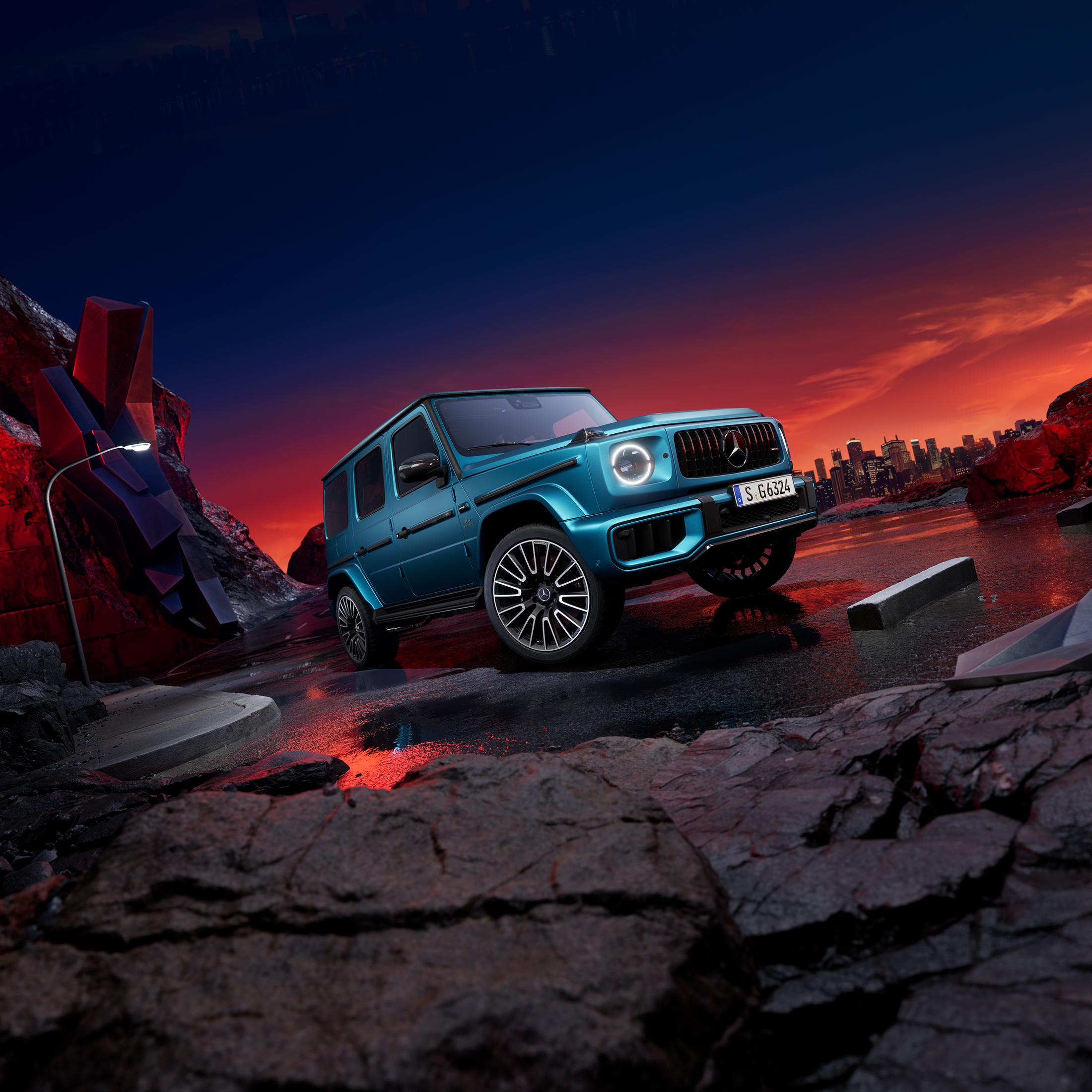 Türkise G-Klasse AMG 63 vor rotem Hintergrund