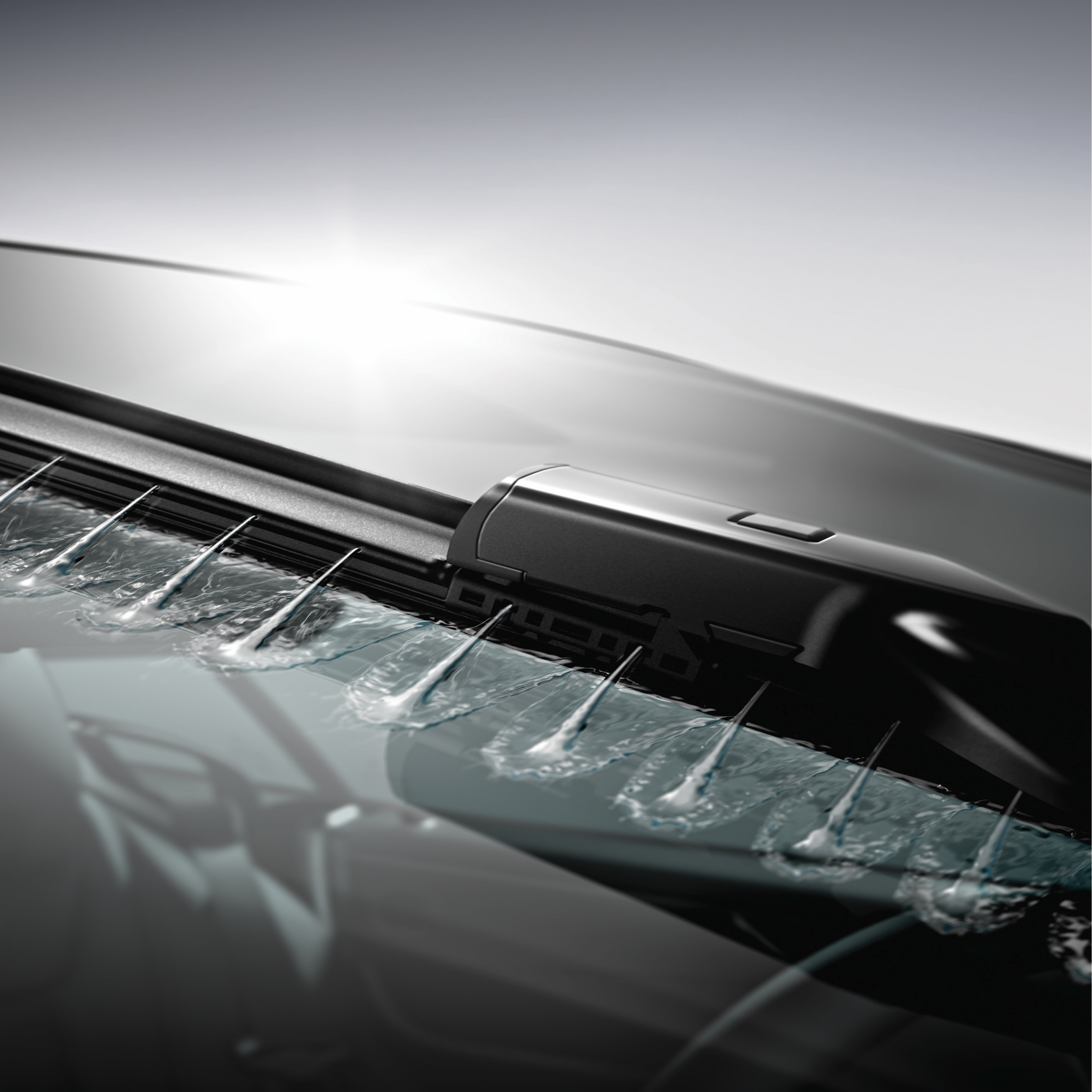 Wischflüssigkeit wird auf Scheibe gesprüht Wischflüssigkeit wird auf Scheibe gesprüht