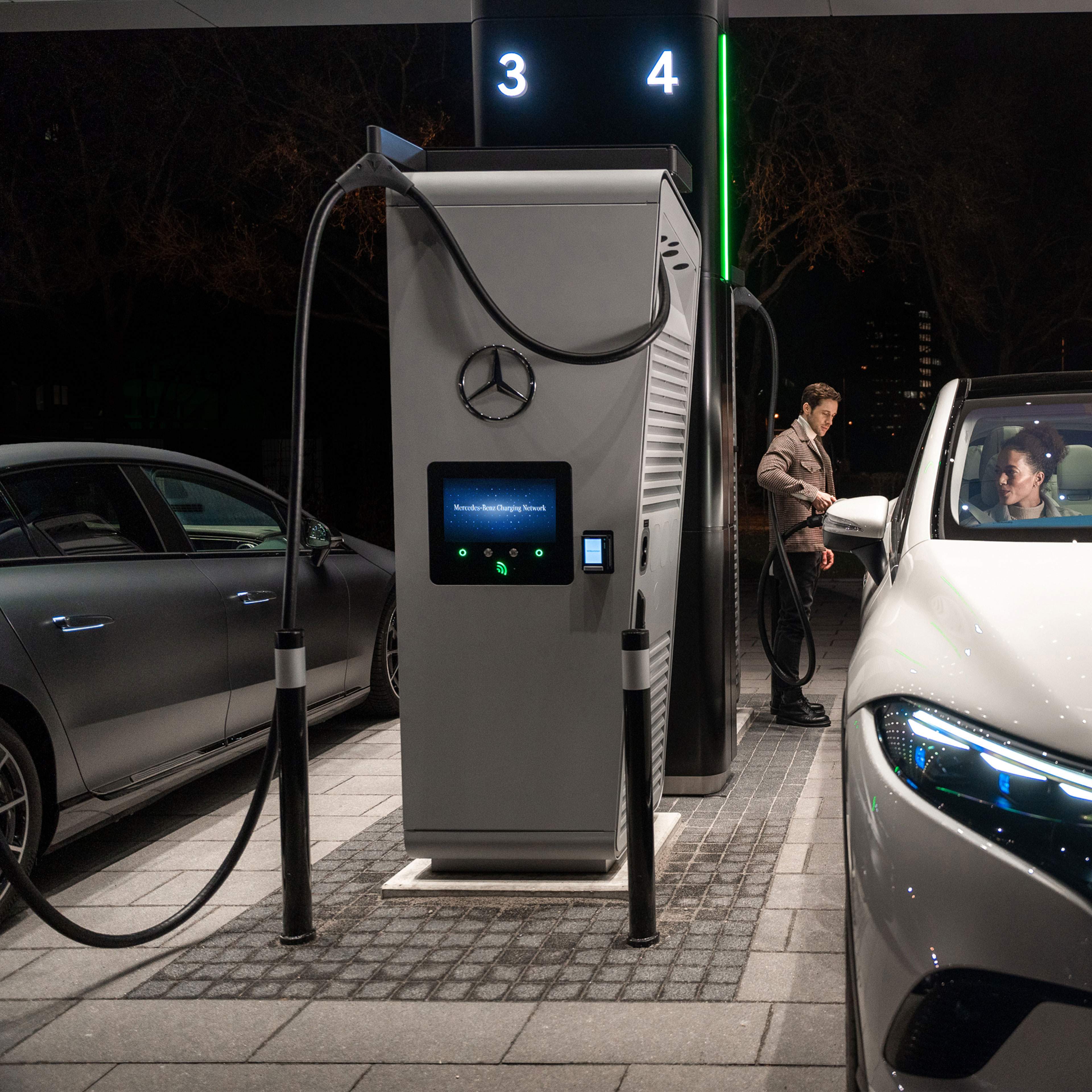 Laden unterwegs | Mercedes-Benz Laden unterwegs mit MB.CHARGE Public (vormals Mercedes me Charge).