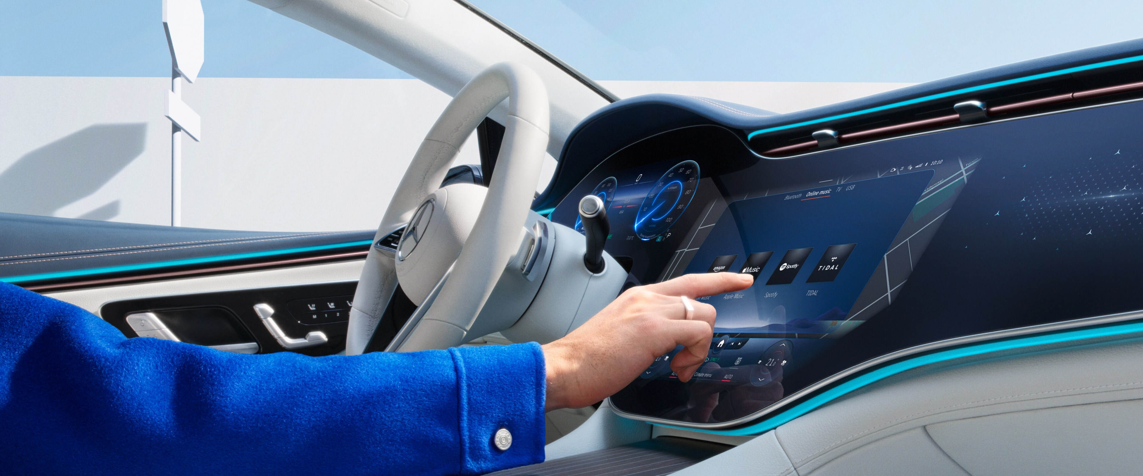 Auf dem Bildschirm des MBUX Multimediasystems in einem Mercedes-Benz werden Digitale Extras ausgewählt.