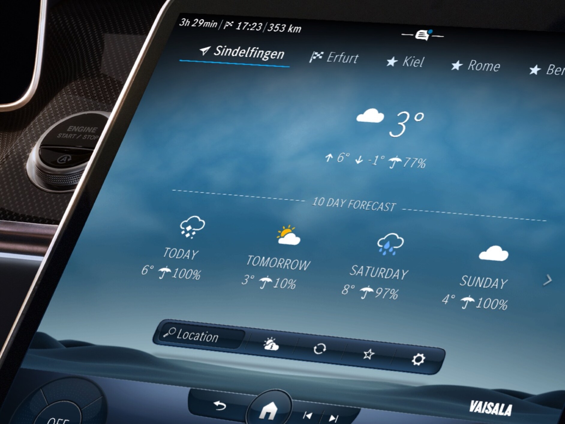 Das MBUX Multimediasystem zeigt dank des Digitalen Extras Wetterkarte das Wetter am Zielort an.