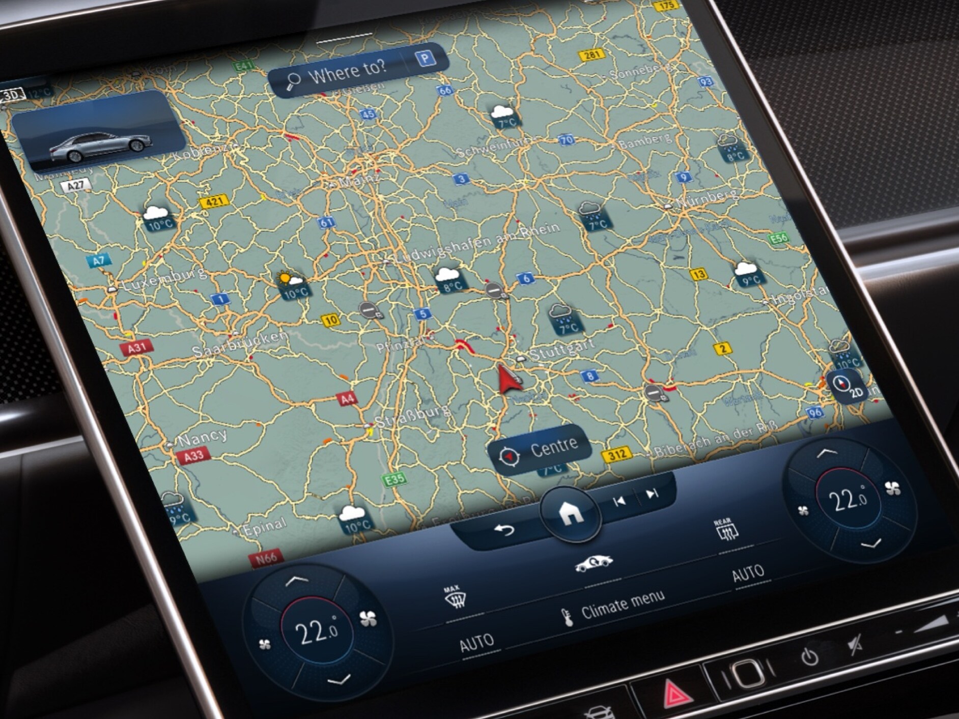 Auf dem Display des MBUX Multimediasystems wird dank des Digitalen Extras Wetterkarte das voraussichtliche Wetter in der Zielregion angezeigt.