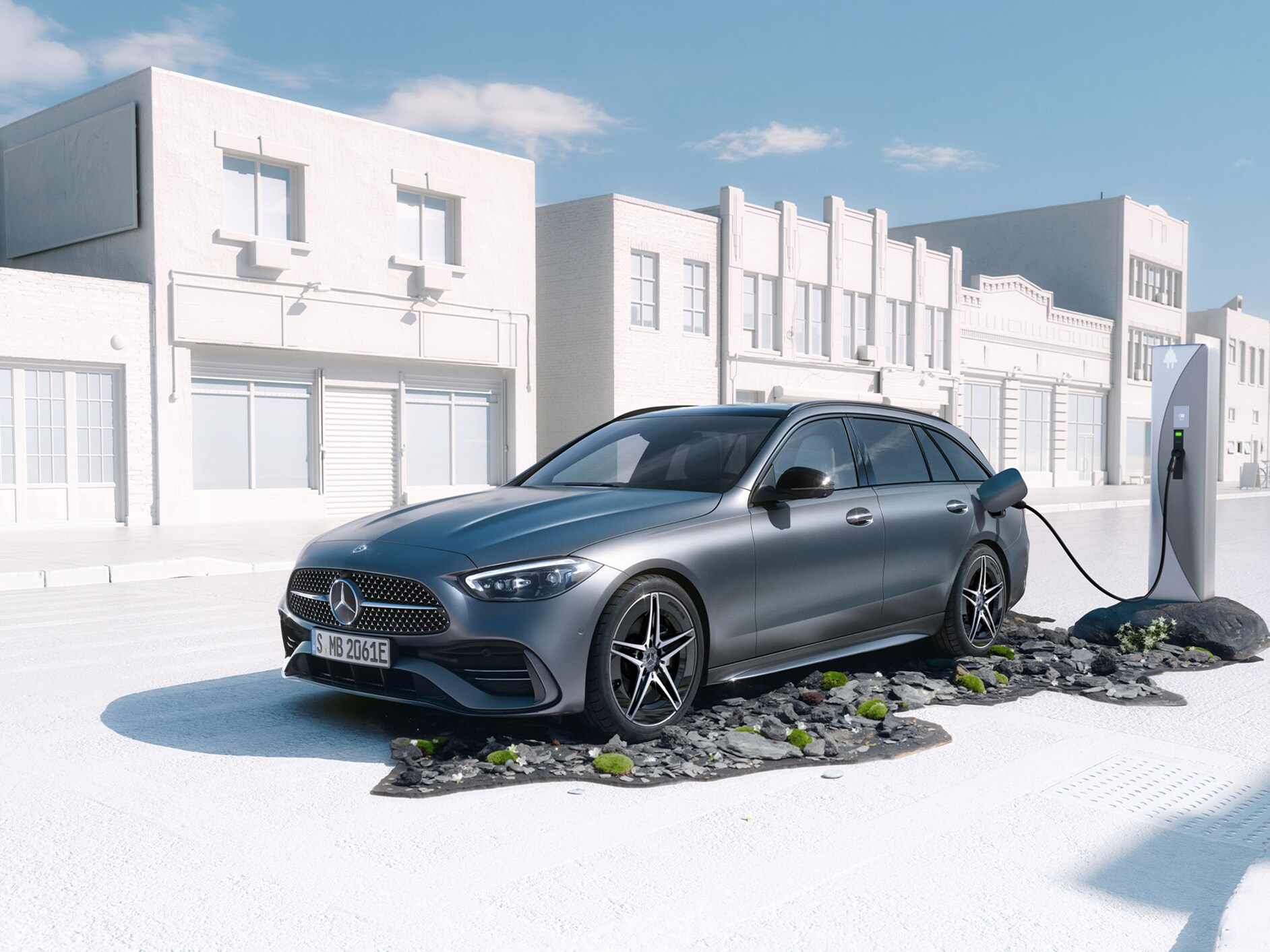 C-Klasse C 300 e T-Modell von Mercedes-Benz in seitlicher Frontansicht.