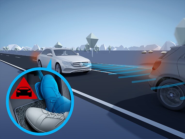 Die Funktionsweise des Aktiven Brems-Assistenten von Mercedes-Benz.
