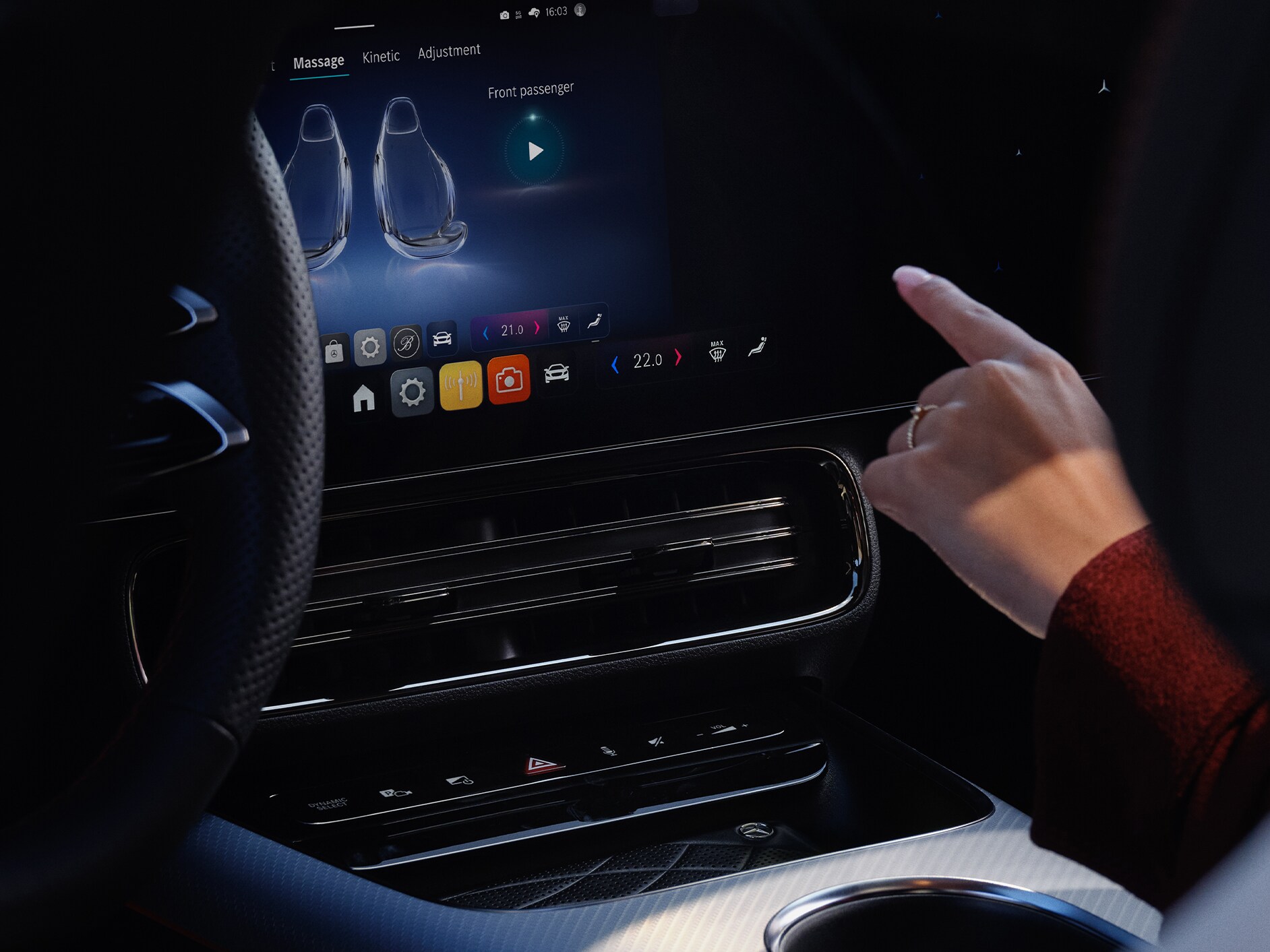 Das MBUX Multimediasystem zeigt die Personalisierungsmöglichkeiten in einem Mercedes-Benz Fahrzeug an.