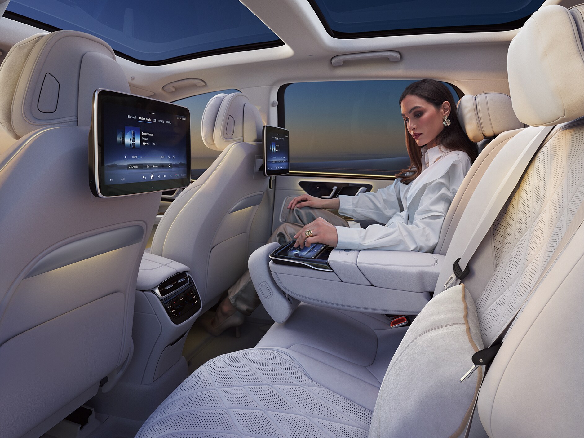 Hinterer Innenraum eines Mercedes-Benz EQS SUV.