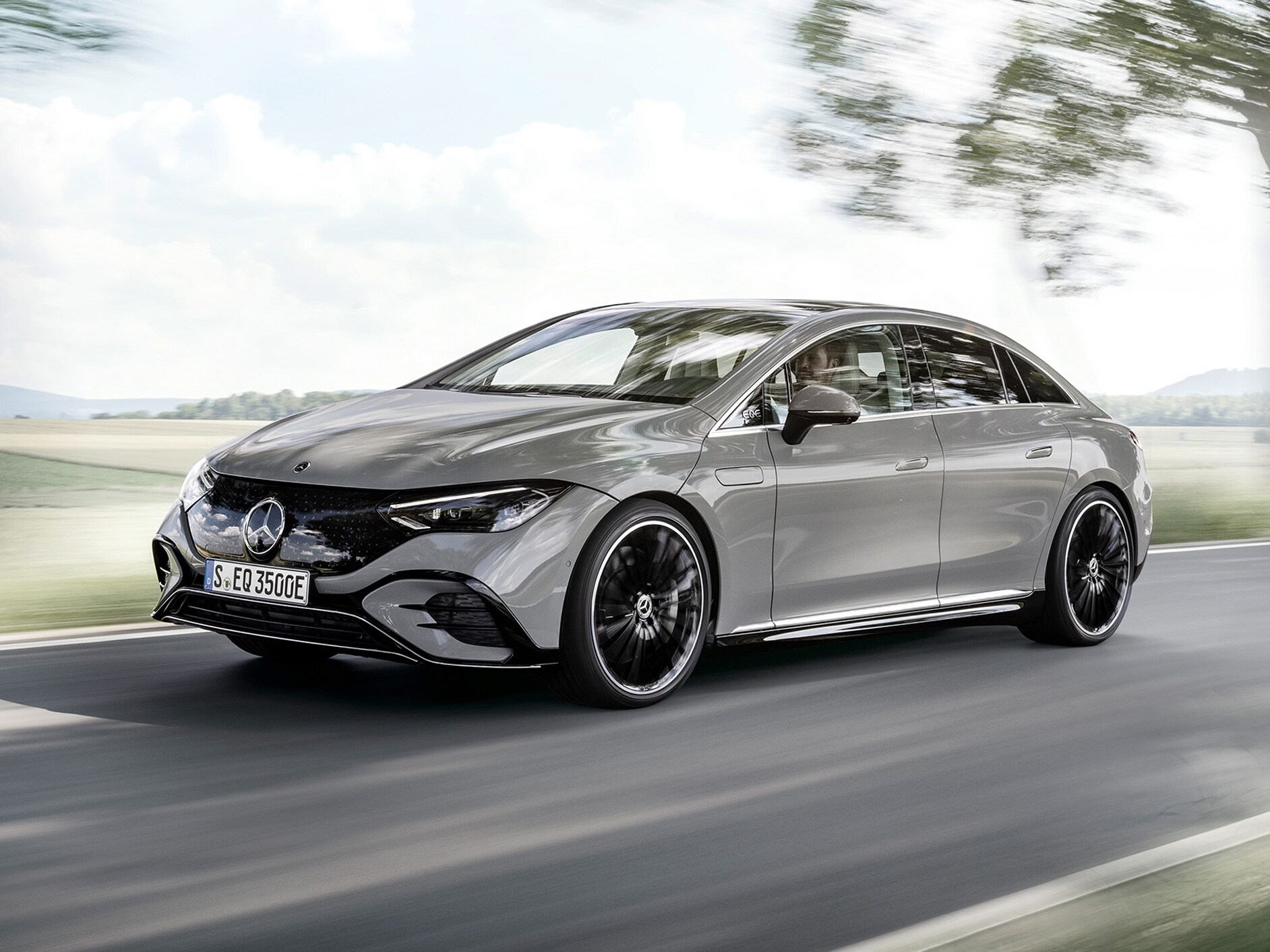 Mercedes-Benz EQS Limousine in der Frontansicht.