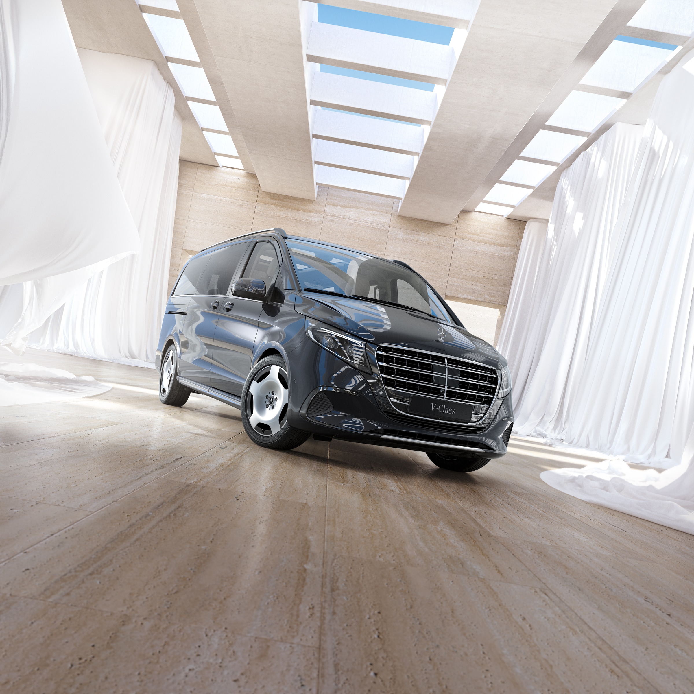 Geschichte | Mercedes-Benz Transporter. Mercedes-Benz V-Klasse Personentransporter in einem hellen, modernen Innenraum mit Oberlichtern.