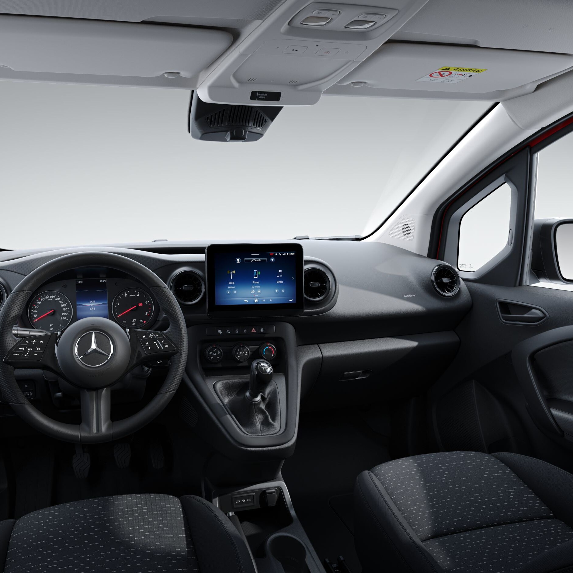 Die Innenansicht des Mercedes-Benz Citans mit Multifunktionslenkrad und MBUX Multimediasystem.