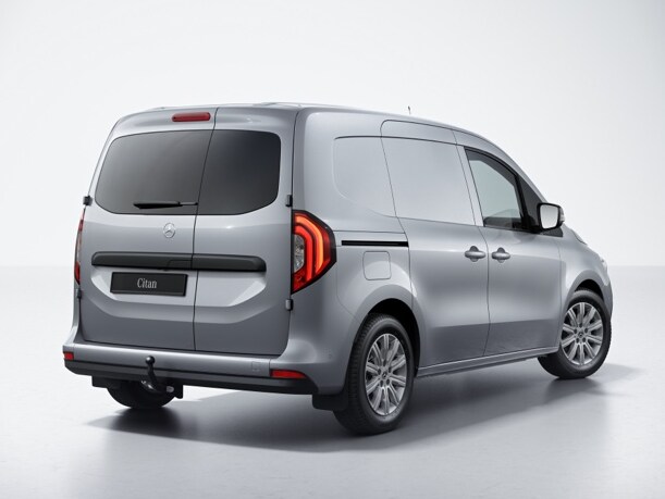 Der Mercedes-Benz Citan Kastenwagen in der Heckansicht.