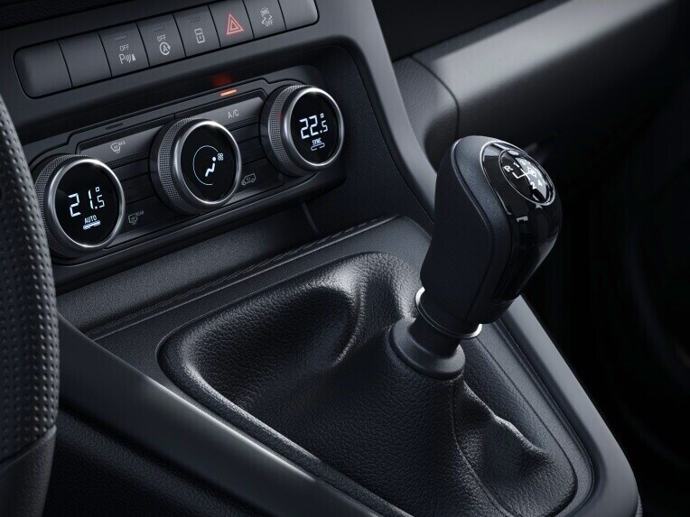 Der Schalthebel für das 6-Gang-Schaltgetriebe im Mercedes-Benz Citan Kastenwagen.