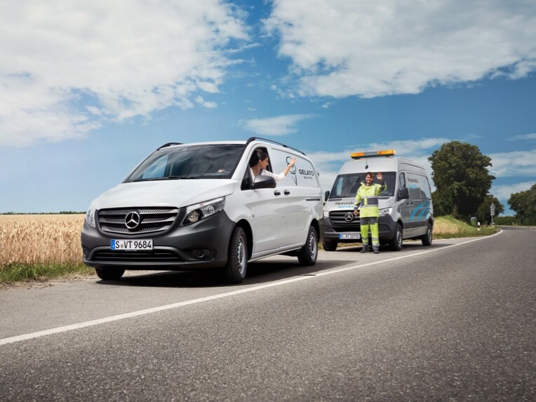 Ein Mercedes-Benz Transporter im Serviceeinsatz.