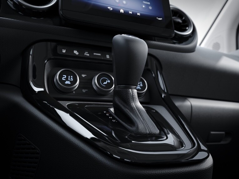 Der Auswahlhebel für das automatische Getriebe des Mercedes-Benz eCitan Kastenwagen.