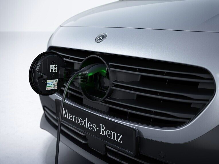 Der Ladevorgang des Mercedes-Benz eCitan Kastenwagen.