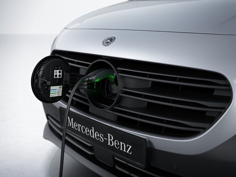 Der Ladevorgang des Mercedes-Benz eCitan Kastenwagen.