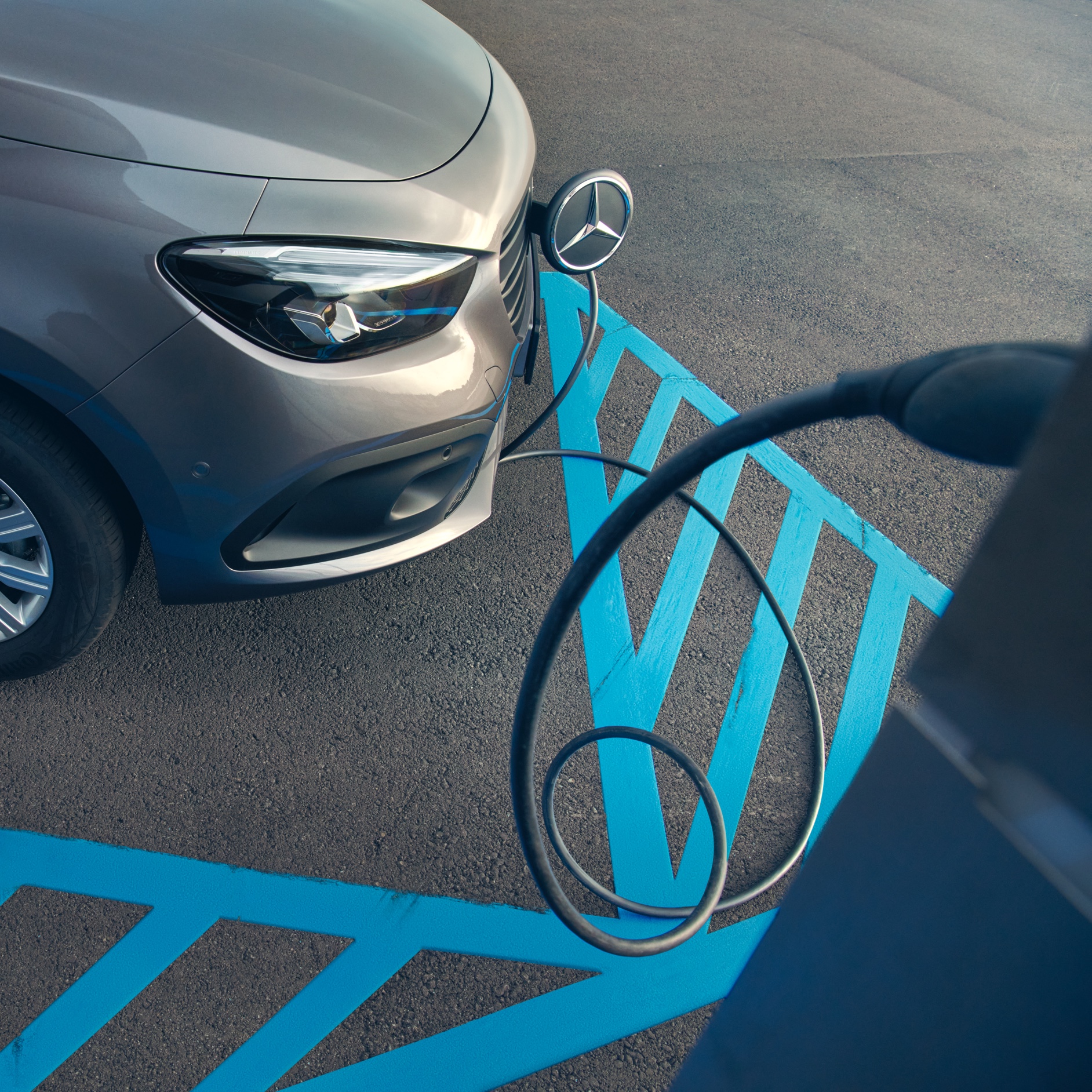 eCitan Tourer | Mercedes-Benz Transporter. Der Mercedes-Benz eCitan Tourer beim Laden.