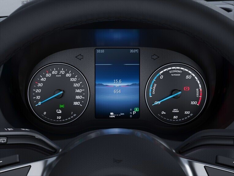 Das Cockpit im Mercedes-Benz eSprinter Fahrgestell zeigt den Energiesparmodus Klimatisierung.