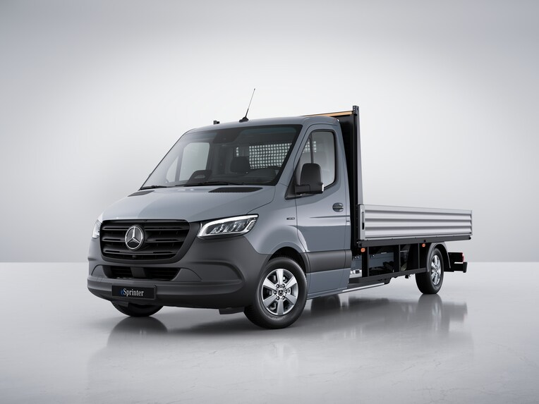 Das Mercedes-Benz eSprinter Pritschenfahrzeug in der Ausstattungslinie PRO.
