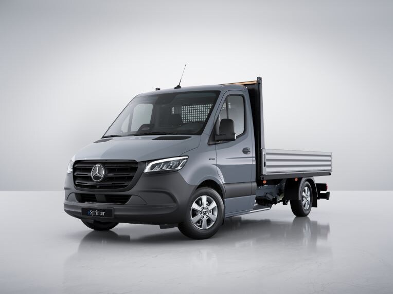Das Mercedes-Benz eSprinter Pritschenfahrzeug mit 56 kWh-Hochvoltbatterie.