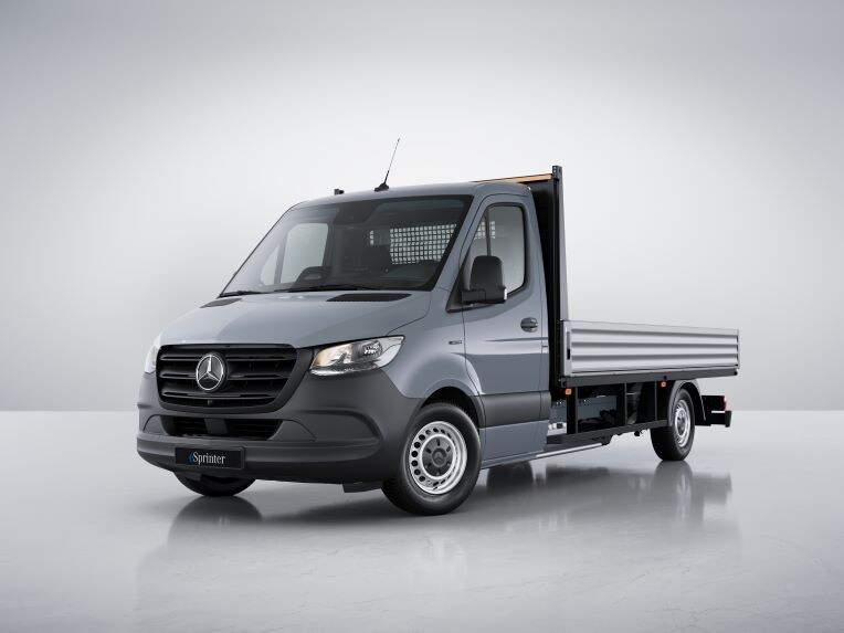 Das Mercedes-Benz eSprinter Pritschenfahrzeug in der Ausstattungslinie BASE.