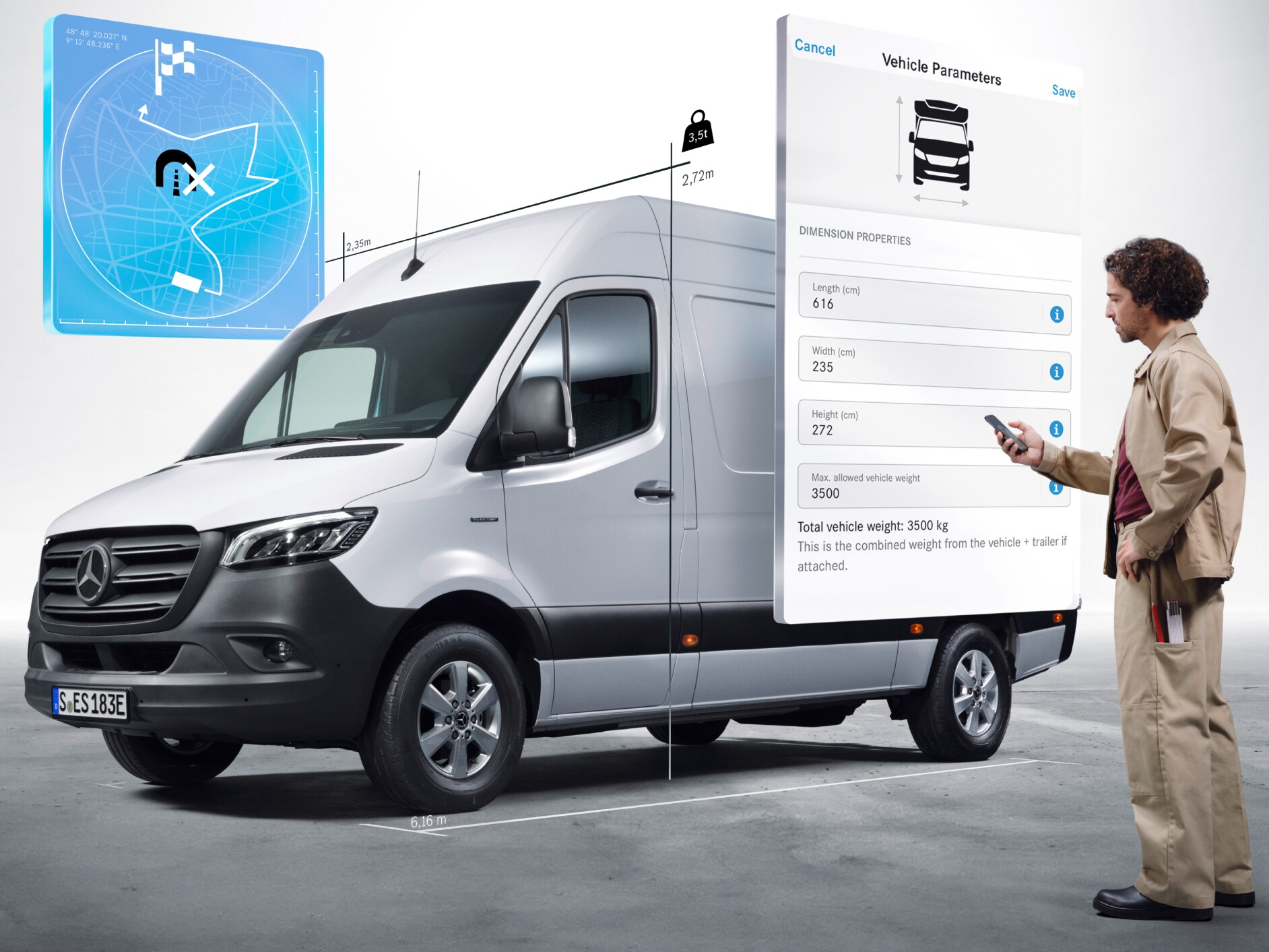 Eine Person bedient die Digitalen Extras auf dem Smartphone vor einem Mercedes-Benz eSprinter Pritschenfahrzeug.