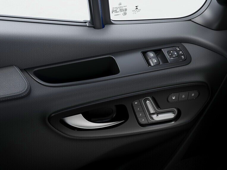 Die Bedienelemente für den elektrisch verstellbaren Fahrersitz im Mercedes-Benz Sprinter Fahrgestell.