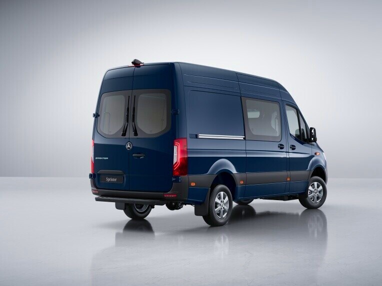 Der Mercedes-Benz Sprinter Kastenwagen mit Allradantrieb 4x4 mit Torque-on-Demand.