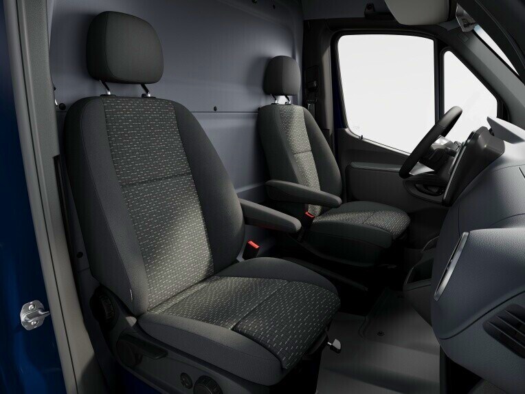 Die Komfortsitze für-Fahrer und Beifahrer im Mercedes-Benz Sprinter Kastenwagen.