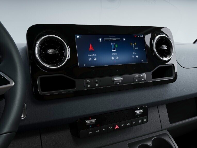 Das MBUX Multimediasystem im Mercedes-Benz Sprinter Kastenwagen.