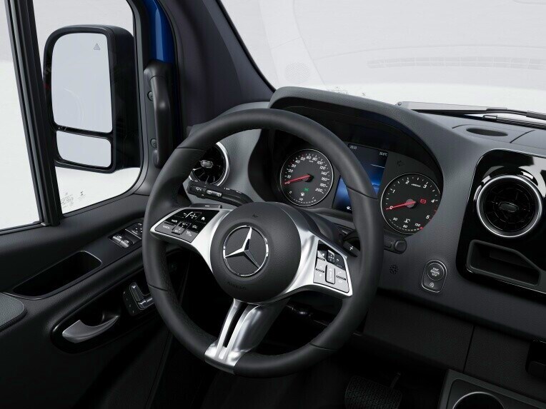 Das Multifunktionslenkrad mit Touch-Bedienfeldern für den TEMPOMAT im Mercedes-Benz Sprinter Kastenwagen.