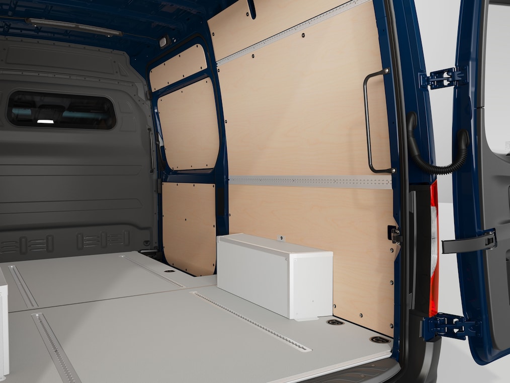 Der Laderaum des Mercedes-Benz Sprinter Kastenwagens mit hellem Boden und dunkelgrauer Wand.