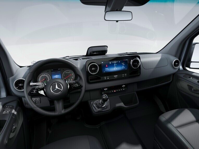 Die Fahrerkabine des Mercedes-Benz Sprinter Tourer in der Ausstattungslinie BASE.