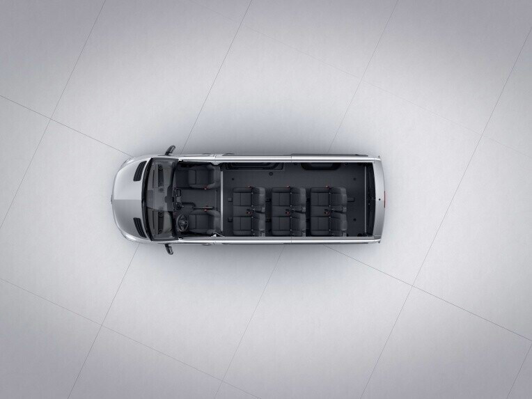Der Sprinter Tourer Standard mit Bestuhlung 2er-Sitzbank Komfort in der 1. Reihe, 2er-Sitzbank Komfort in der 2. Reihe, 2er-Sitzbank Komfort in der 3. Reihe.
