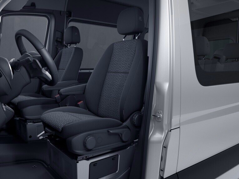 Der Komfort-Fahrersitz und -Beifahrersitz im Mercedes-Benz Sprinter Tourer.