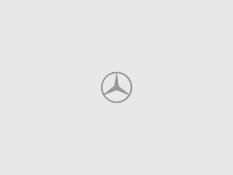 Ein hellgrauer Hintergrund mit einem dunkelgrauen Mercedes-Benz Stern in der Mitte.