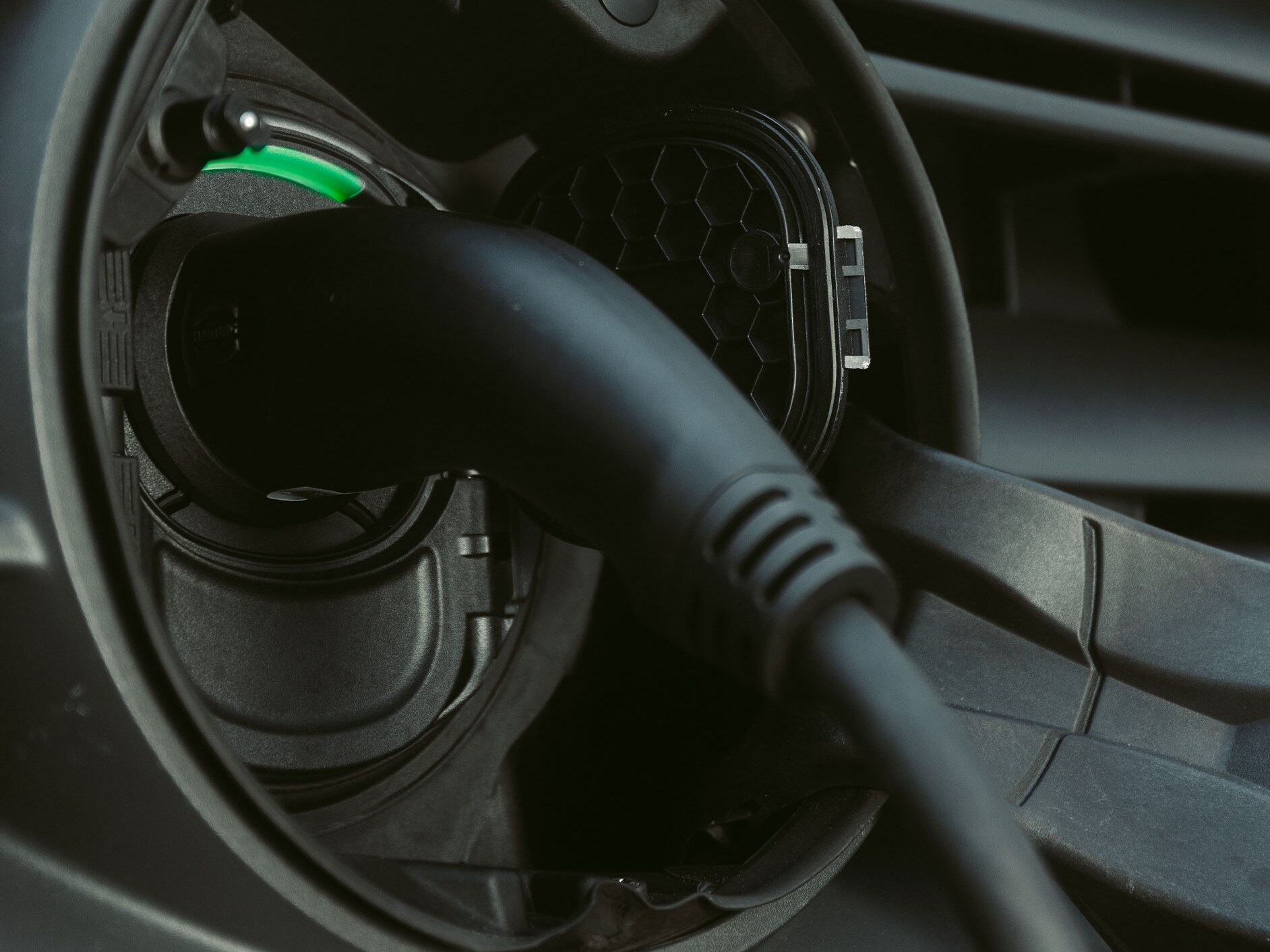 Laden mit der Mercedes-Benz Wallbox.