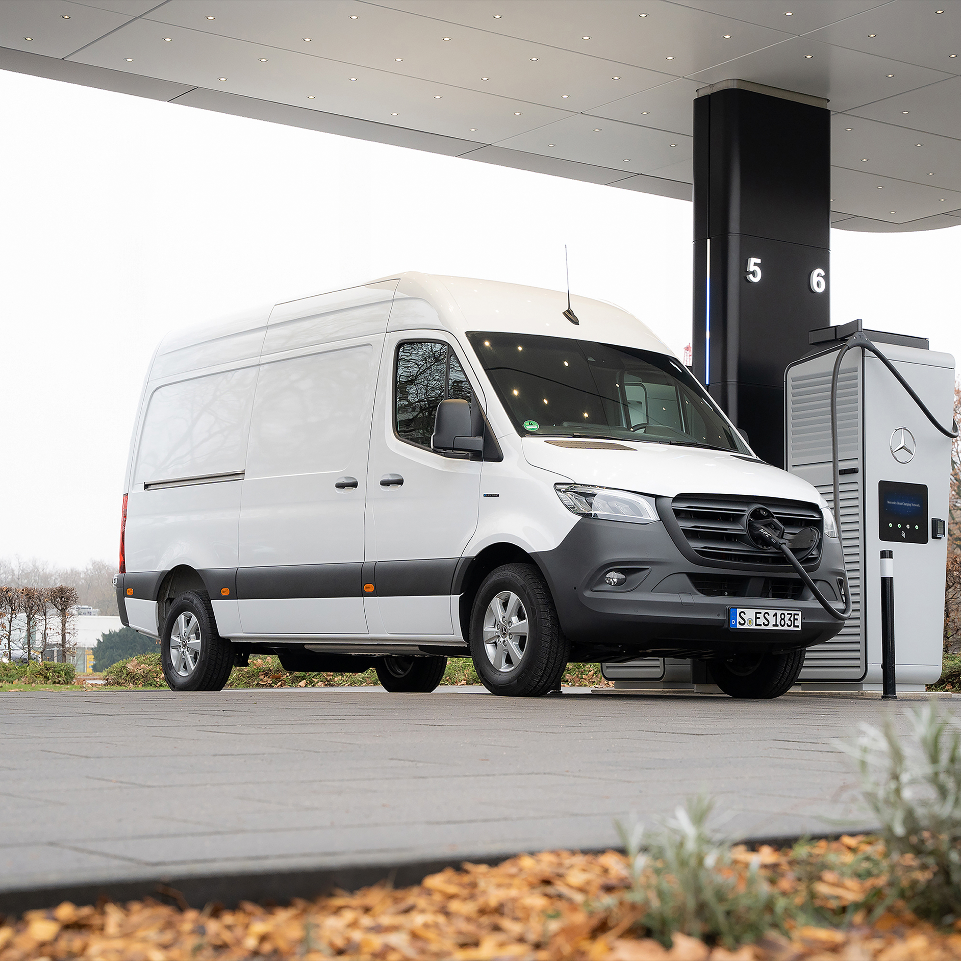 Öffentliches Laden | Laden | Mercedes-Benz Vans Laden unterwegs mit Mercedes me Charge.