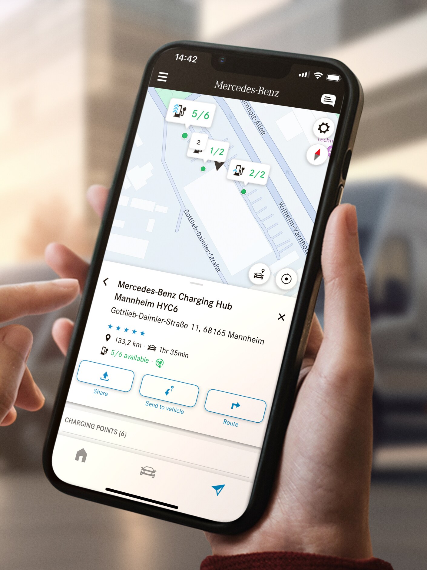 Die Funktion Mercedes me Charge auf einem Smartphone.