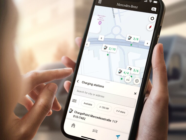 Die Funktion Anzeige Ladesäulen von Mercedes-Benz auf dem Smartphone.