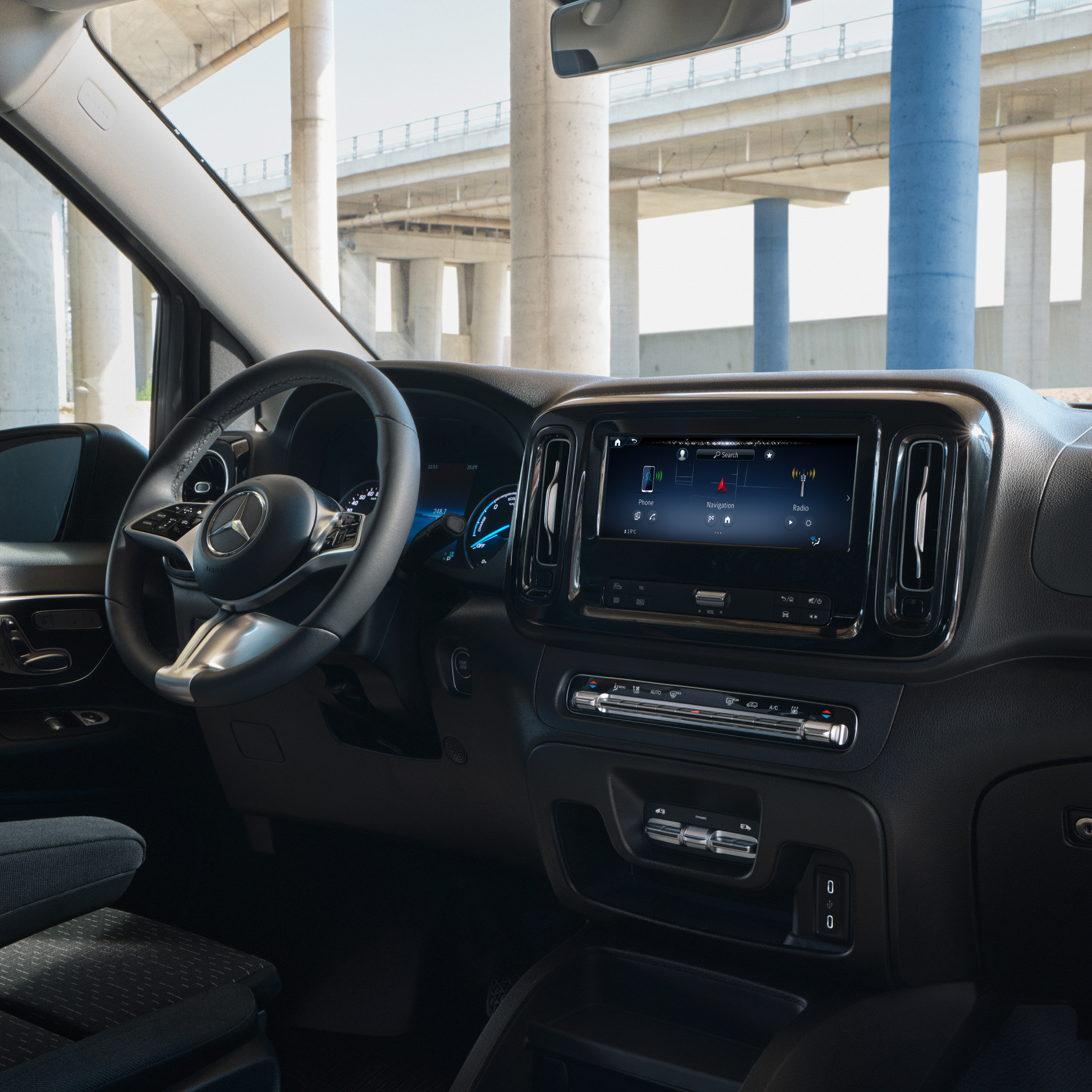 Hey Mercedes | Digitale Extras | Mercedes-Benz Das Digitale Extra Hey Mercedes im MBUX Multimediasystem des Mercedes-Benz eVito.