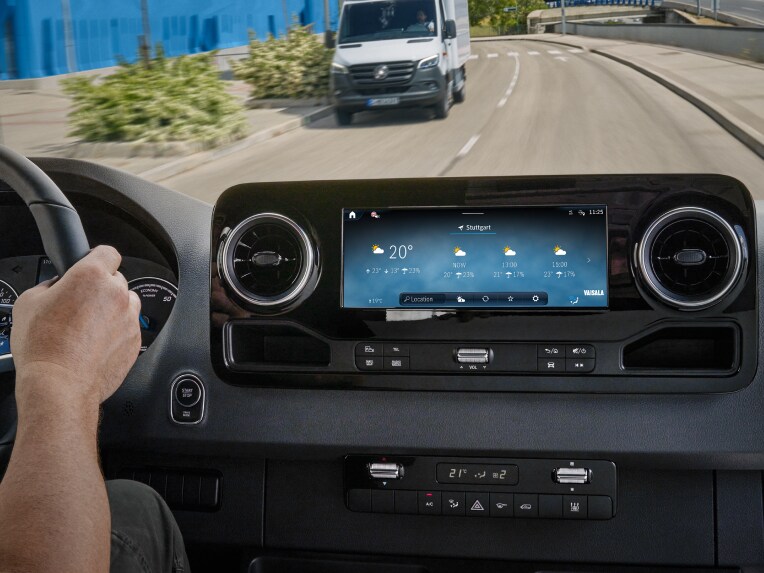 Die Wettervorhersage im MBUX Multimediasystem von Mercedes-Benz.