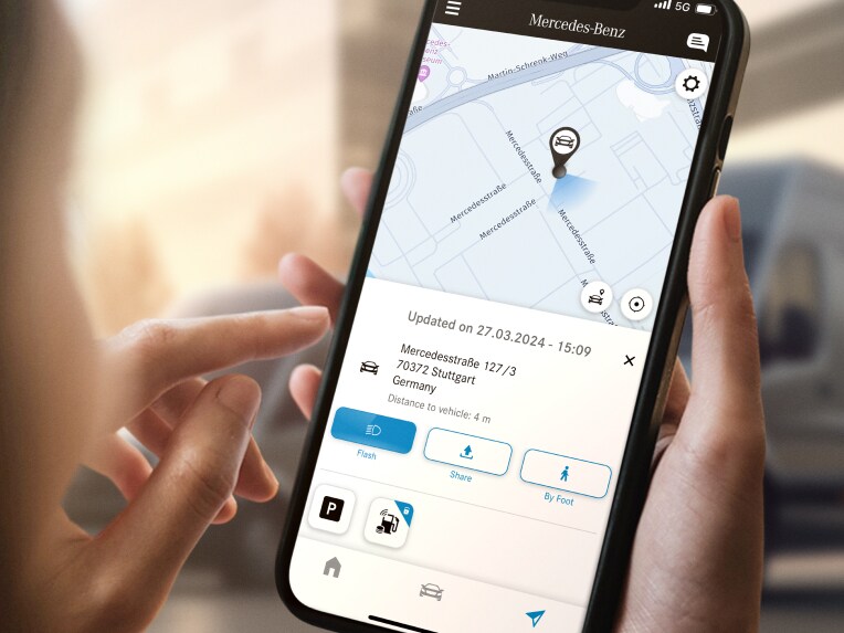 Die Funktion Fahrzeugauffindfunktion von Mercedes-Benz auf einem Smartphone.
