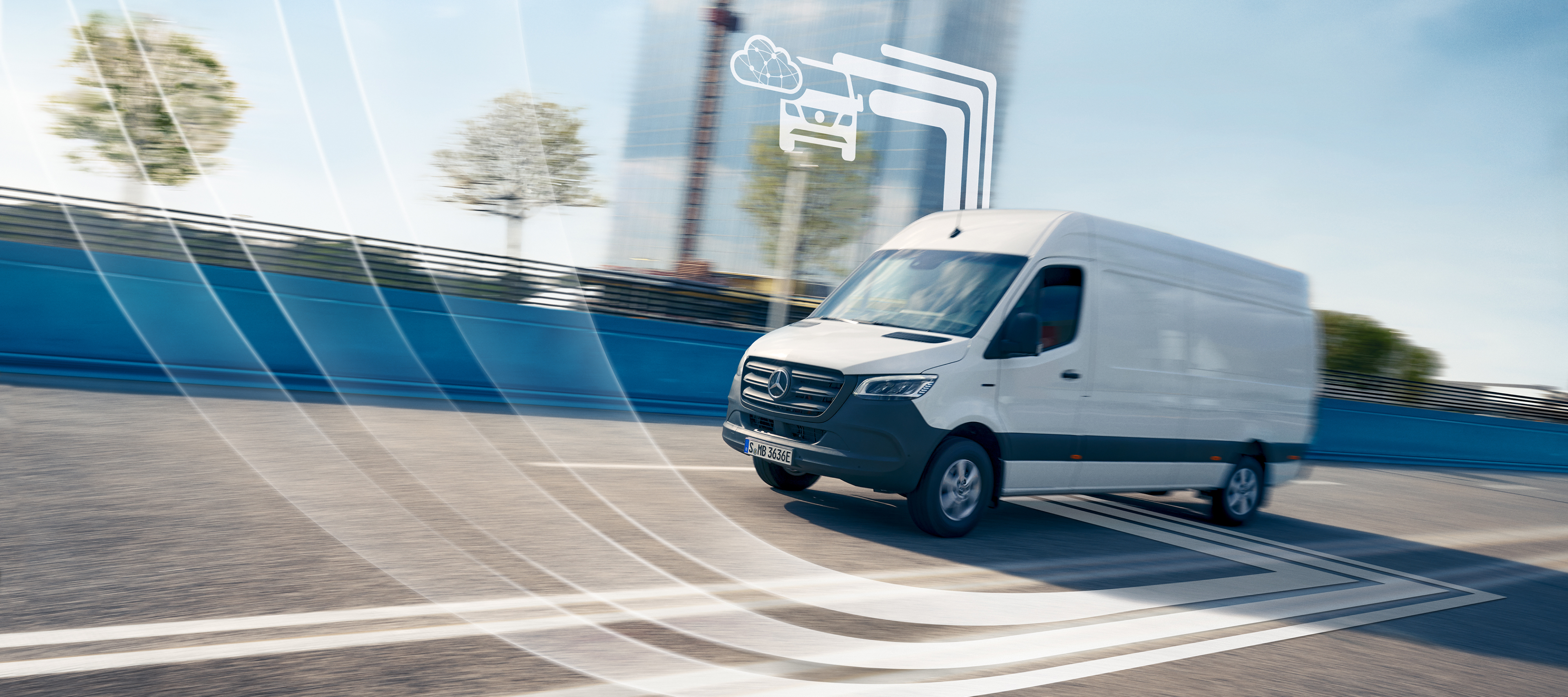 Serienausstattung | Digitale Extras | Mercedes-Benz Ein Transporter von Mercedes-Benz mit grafischen Elementen, welche die Digitalen Extras darstellen.