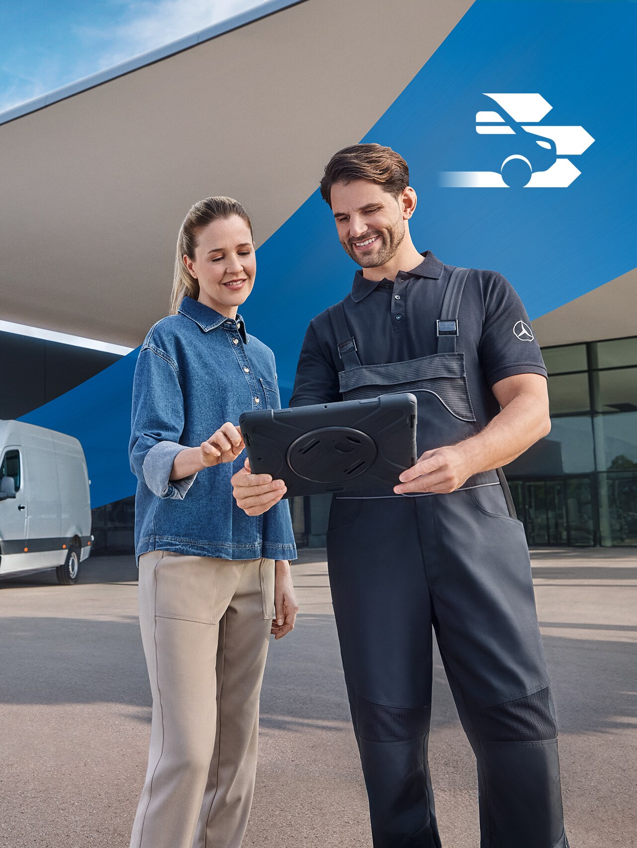 Zwei Personen vor einem Autohaus – umfassender Nutzfahrzeugservice für Mercedes-Benz Kunden.