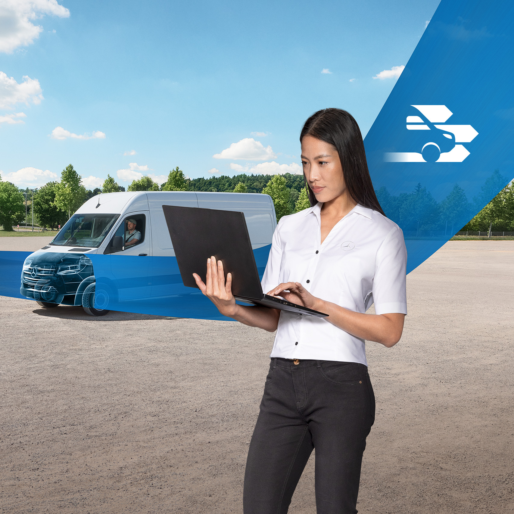 Übersichtsseite | Mercedes-Benz Transporter. Frau mit Laptop vor einem Van. Ein Band läuft durch das Bild und die Motorhaube als Symbol für die Mercedes-Benz Diagnose.