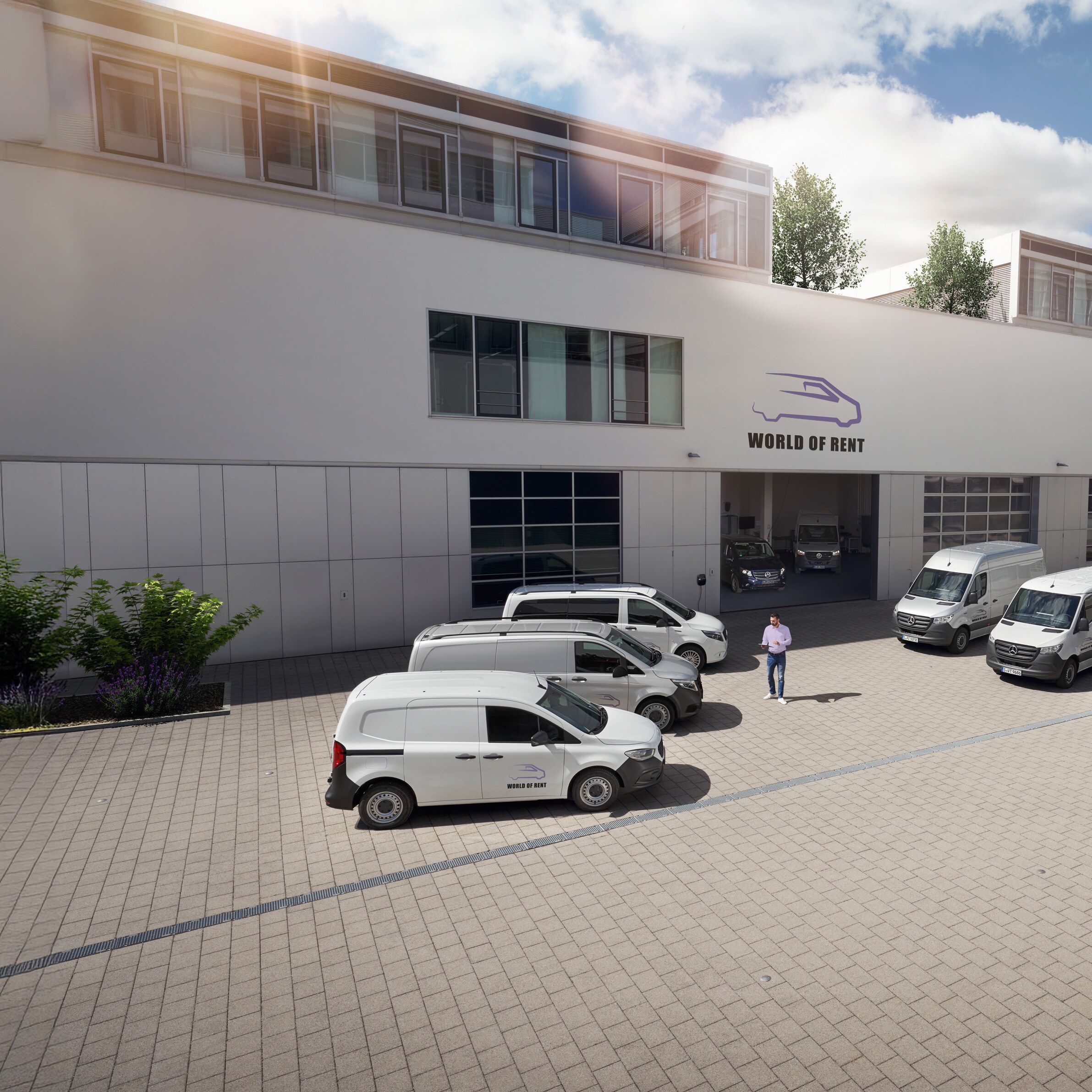 Mehrere Mercedes-Benz Transporter vor Gebäude, Uptime Monitor ermöglicht jederzeit Überblick über den Fahrzeugzustand.