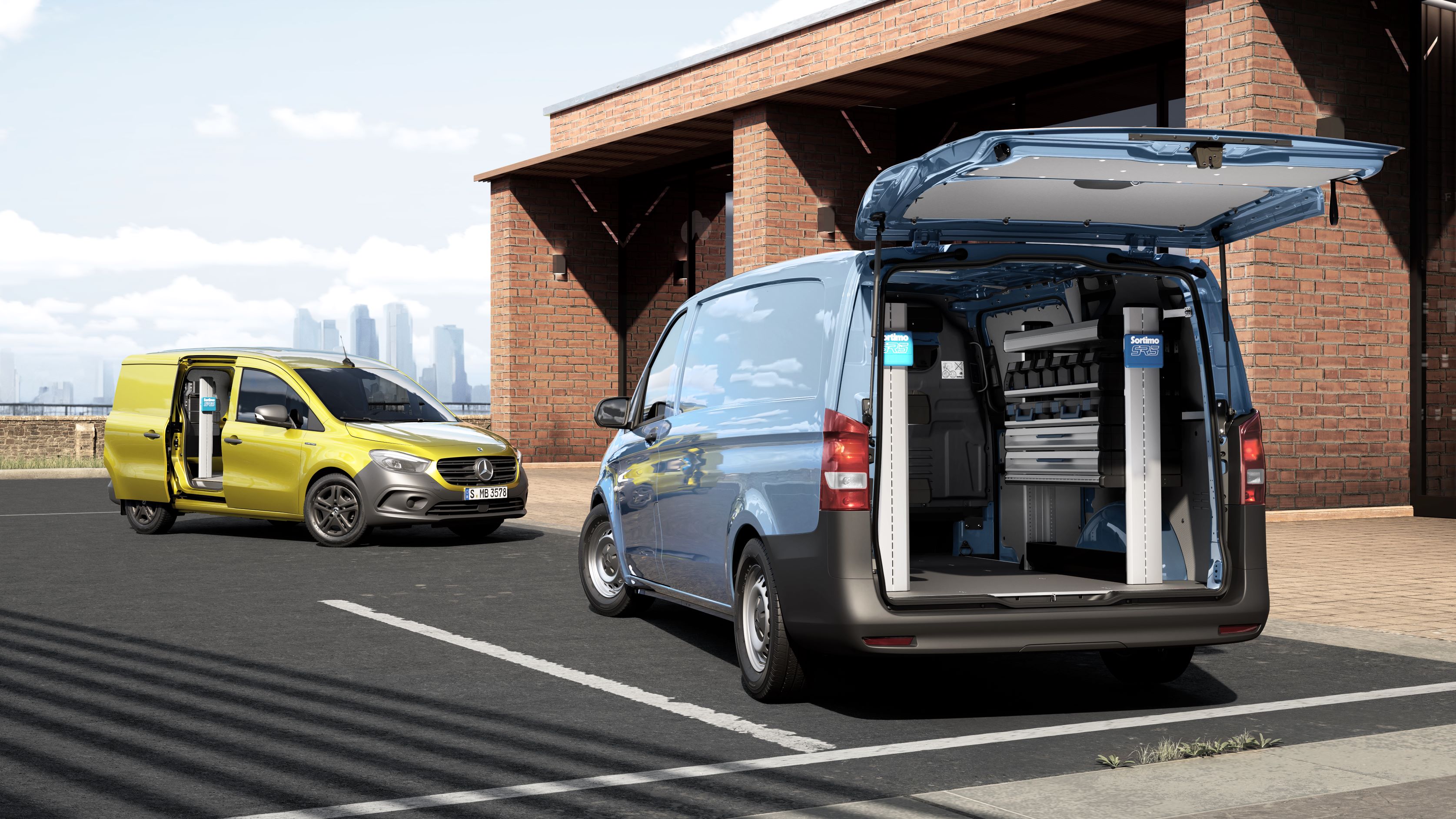 VanSolution | Vito und Citan | Mercedes-Benz Der Mercedes-Benz Vito and Citan mit geöffnetem Kofferaufraum und Handwerksequipment.